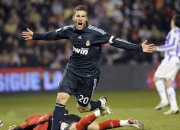 九游app下载-穆勒独舞伊比利亚之夜，葡萄牙硬仗擒拿那不勒斯，个人英雄主义与团队韧性的交响诗