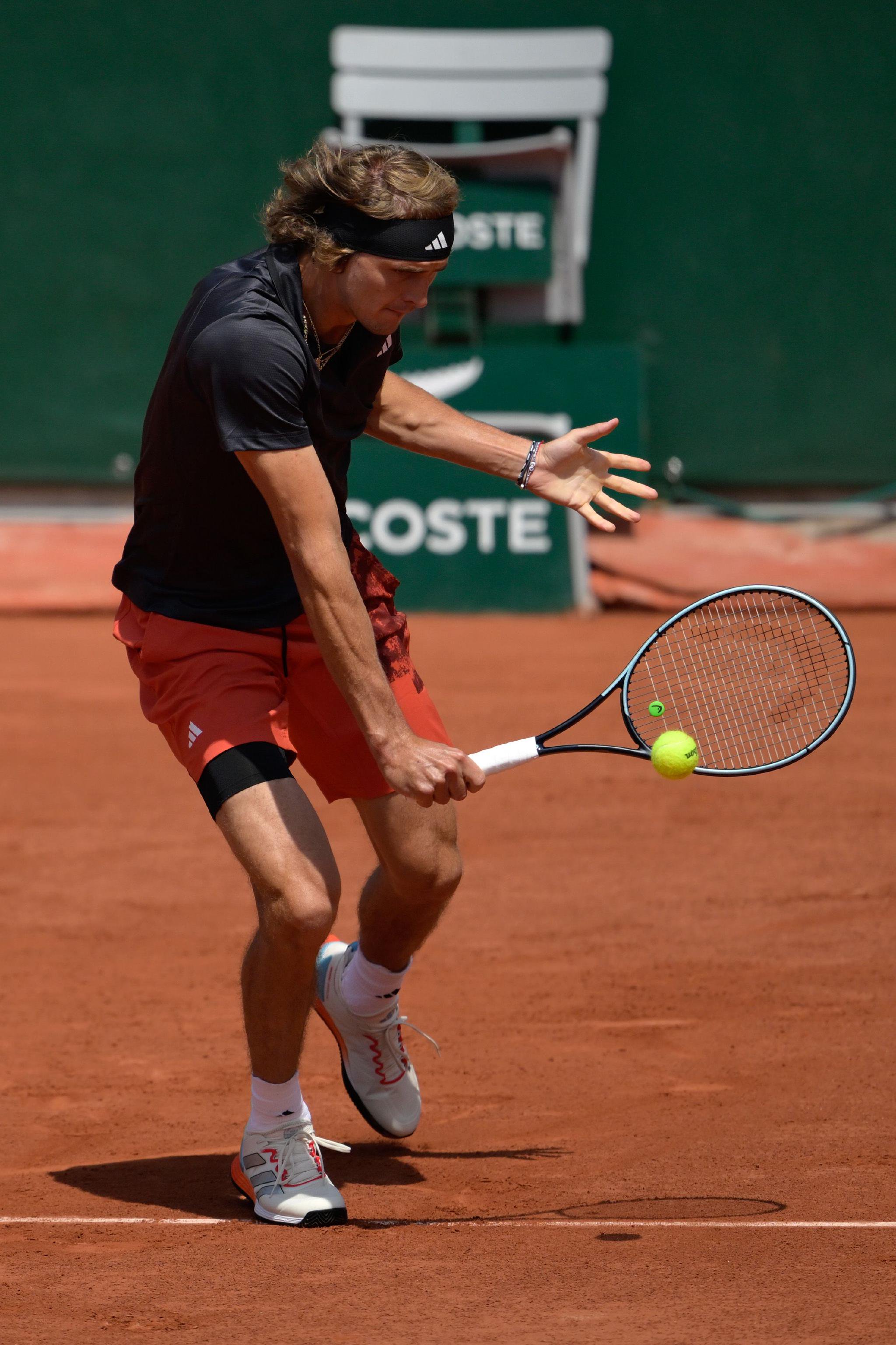 意大利网球队血洗英国网球队,兹维列夫高光表现的简单介绍 意大利网球队血洗英国网球队,兹维列夫高光表现的简单介绍