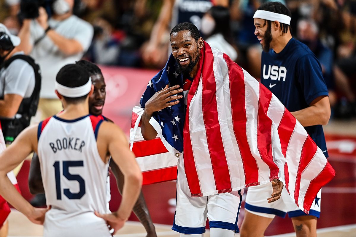 快船完胜马刺,汉密尔顿打破历史纪录的简单介绍 快船完胜马刺,汉密尔顿打破历史纪录的简单介绍