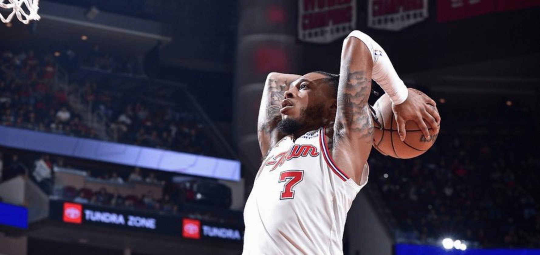 包含猛龙新晋球员表现抢眼,助力球队取得胜利的词条 包含猛龙新晋球员表现抢眼,助力球队取得胜利的词条