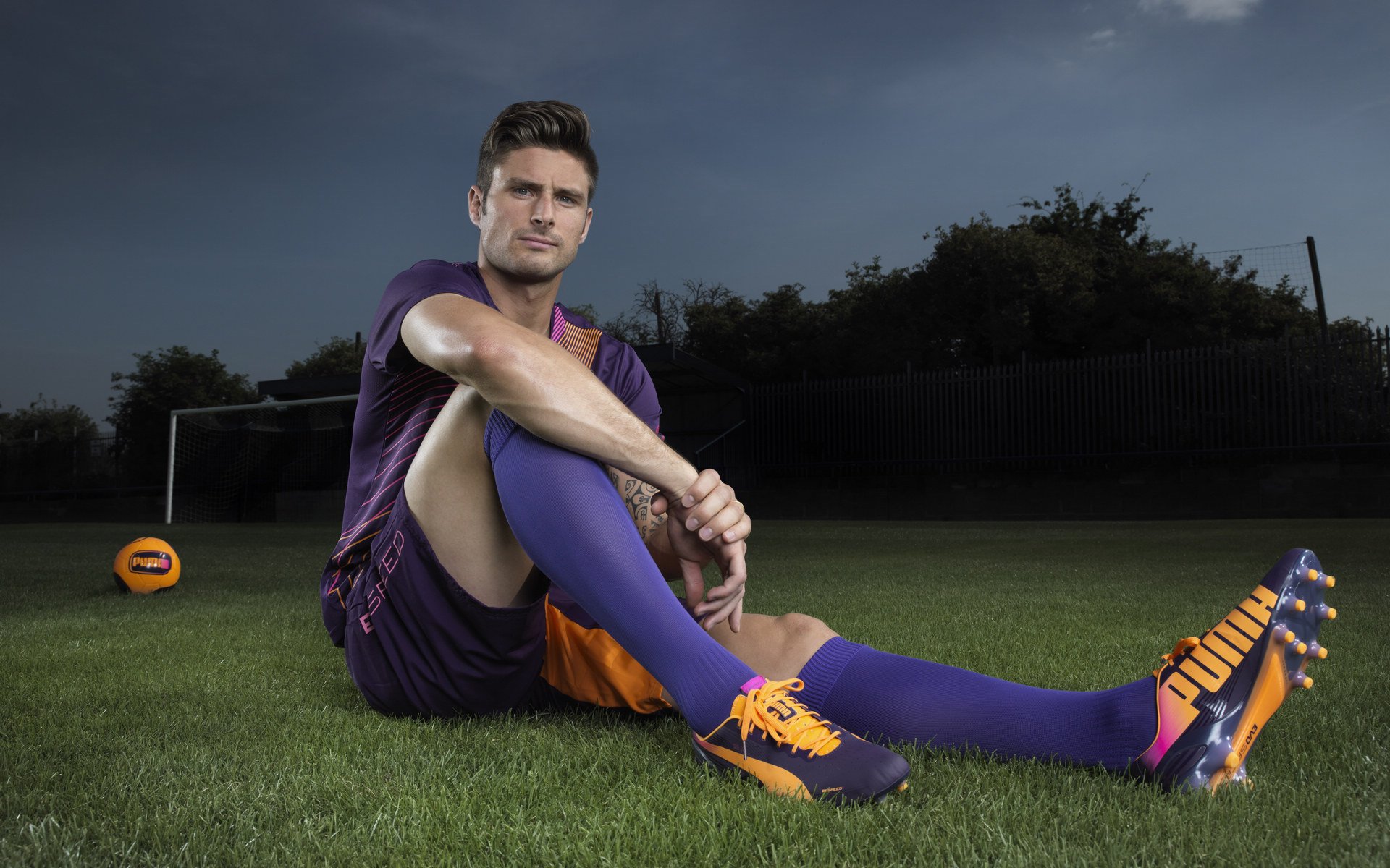 世界杯之夜,凯恩连续得分拉开差距,英格兰锁定胜局