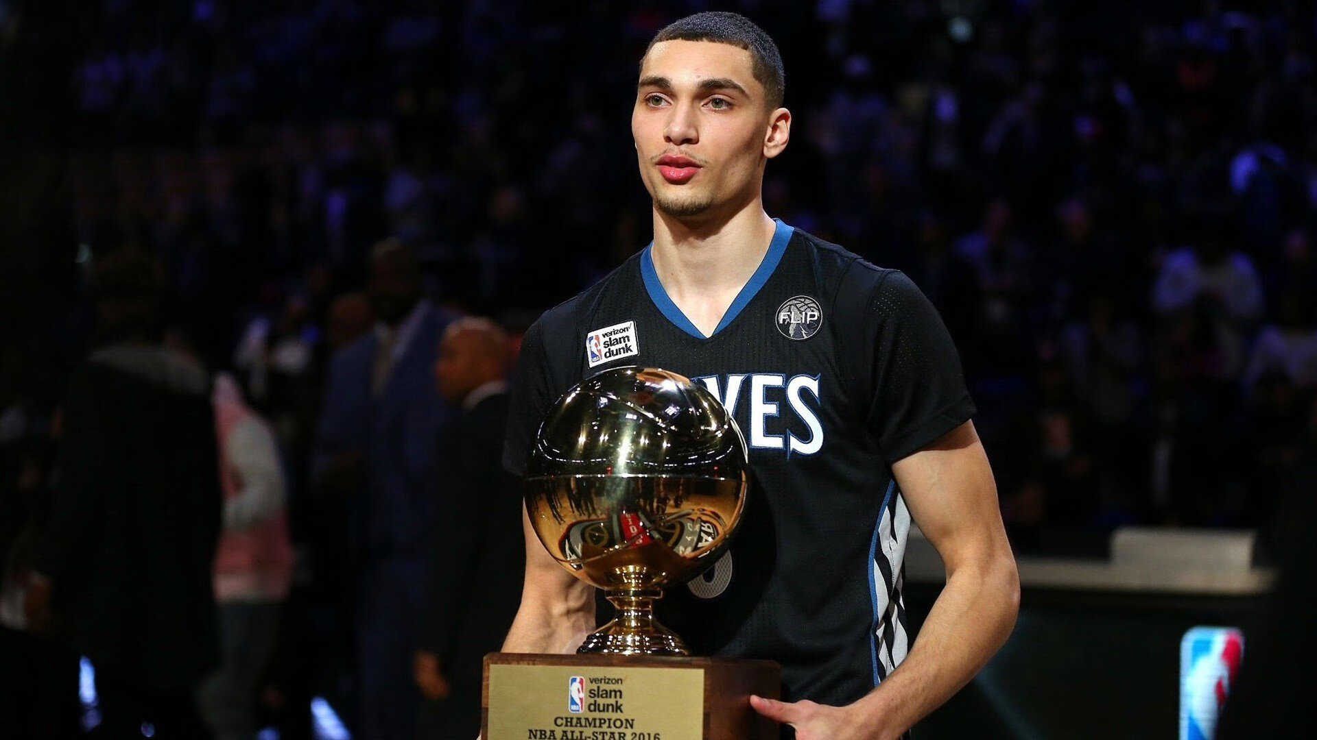 文班亚马关键节点连续得分，公牛血拼太阳，新星与铁血的隔空对话